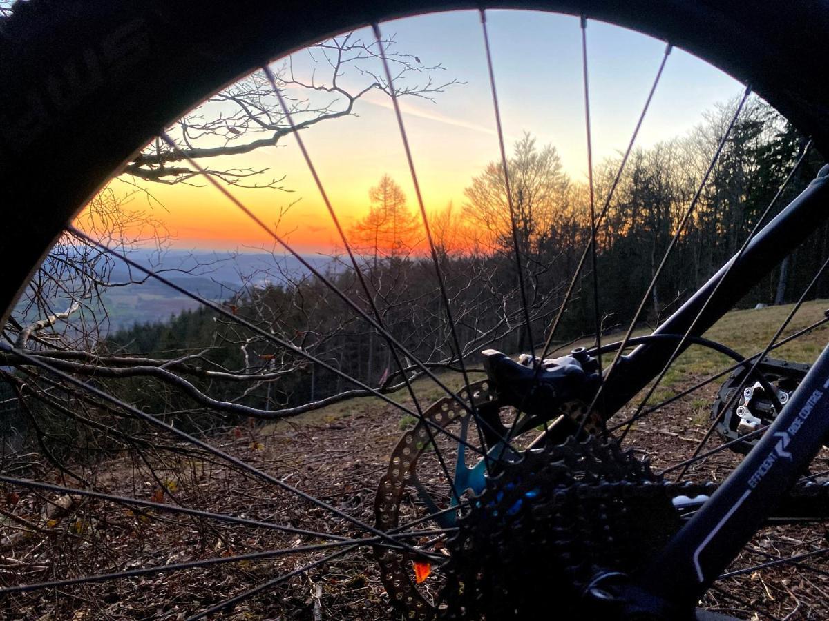 Fraenkische Linie - Radspitz-Ferienwohnungen Marktrodach Buitenkant foto